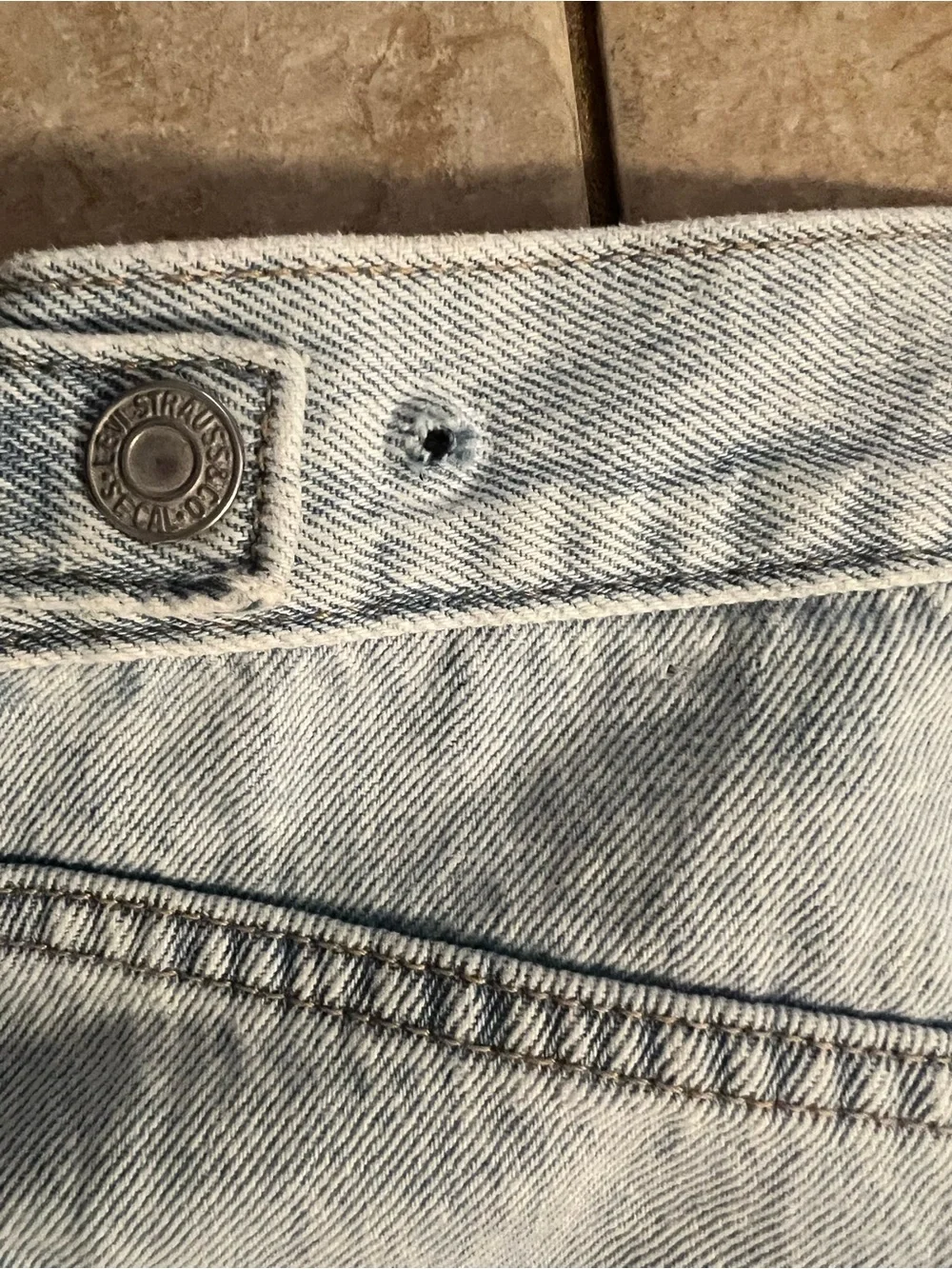 Levi's Light Blue Wide Barrel Leg Cinch Jeans 29x31 - Picture 7 of 11